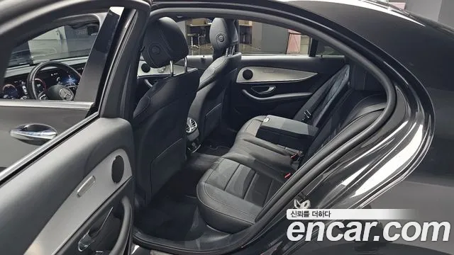 Mercedes-Benz E-Class 2021 — фото 16
