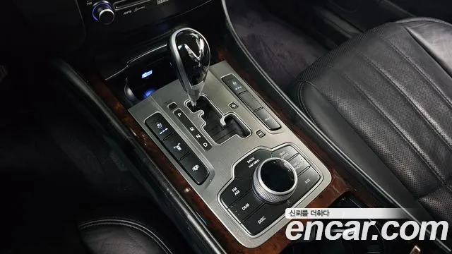 Hyundai Equus 2012 — фото 9