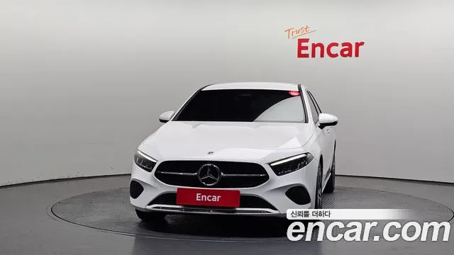 Mercedes-Benz A-Class 2024 — фото 3