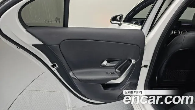 Mercedes-Benz A-Class 2024 — фото 15
