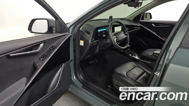 Kia Niro 2023 — фото 13