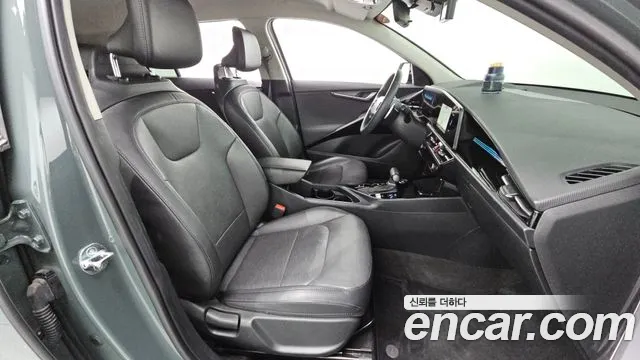 Kia Niro 2023 — фото 16