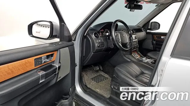 Land Rover Discovery 2015 — фото 10