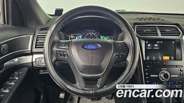 Ford Explorer 2019 — фото 19