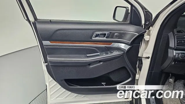 Ford Explorer 2019 — фото 14