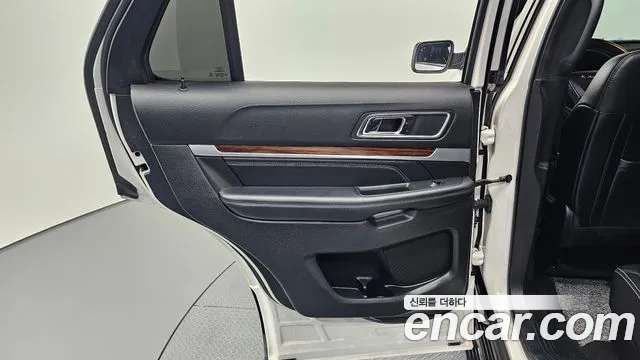Ford Explorer 2019 — фото 15