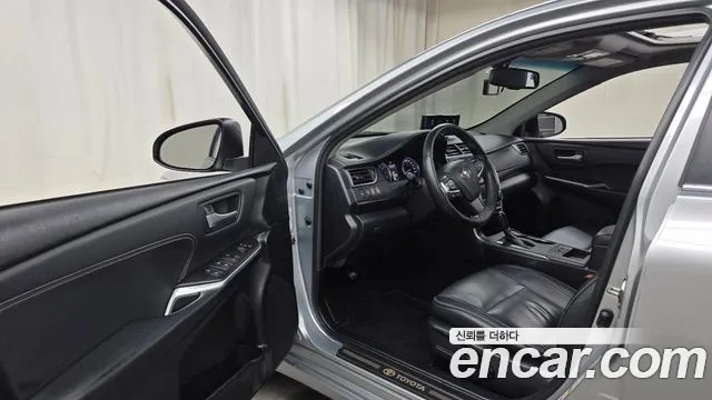 Toyota Camry 2015 — фото 10