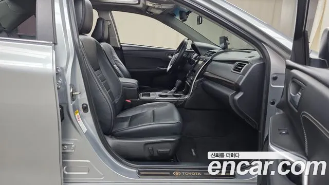 Toyota Camry 2015 — фото 11
