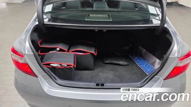 Toyota Camry 2015 — фото 20