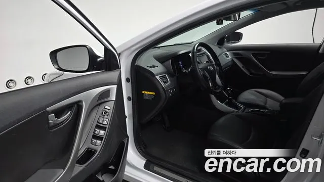 Hyundai AVANTE 2015 — фото 10