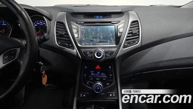 Hyundai AVANTE 2015 — фото 13