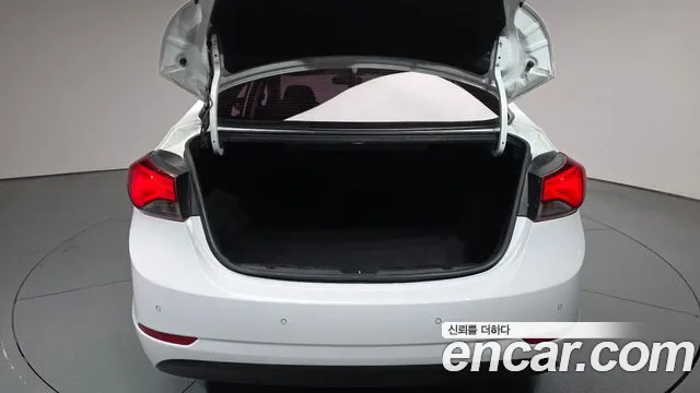 Hyundai AVANTE 2015 — фото 20