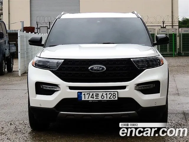 Ford Explorer 2022 — фото 1