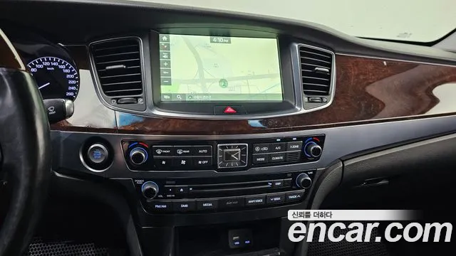 Hyundai Equus 2015 — фото 20