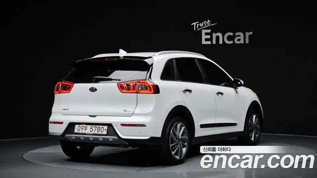 Kia Niro 2018 — фото 2