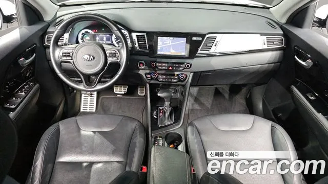 Kia Niro 2018 — фото 10