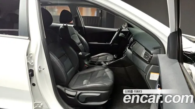 Kia Niro 2018 — фото 18