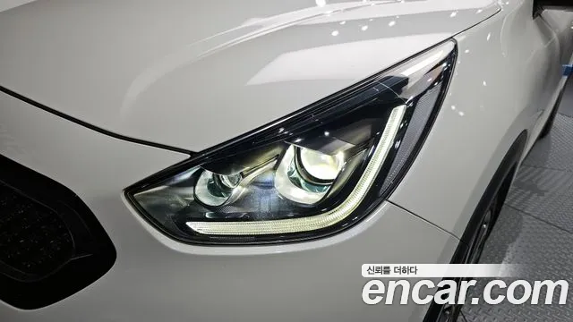 Kia Niro 2018 — фото 8