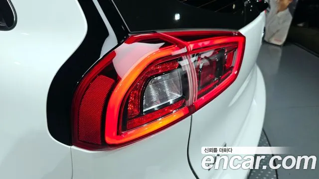 Kia Niro 2018 — фото 9