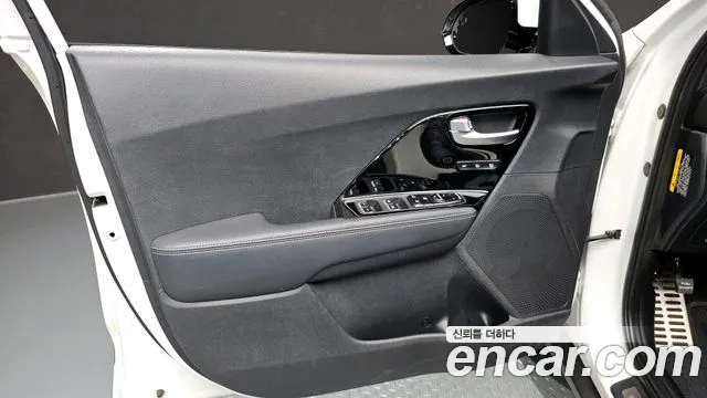 Kia Niro 2018 — фото 14
