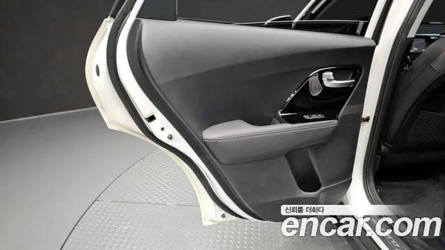 Kia Niro 2018 — фото 15