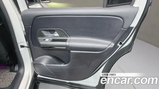Mercedes-Benz GLB-Class 2021 — фото 15