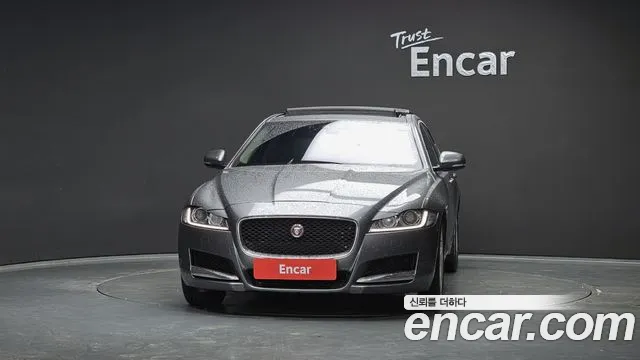 Jaguar XF 2018 — фото 3