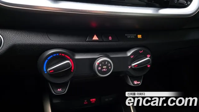 Kia Stonic 2018 — фото 16