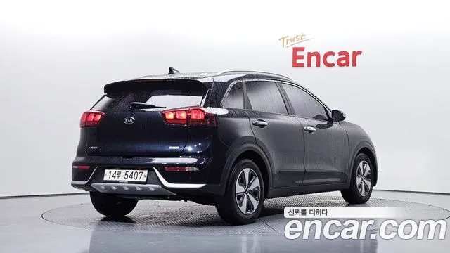 Kia Niro 2018 — фото 2