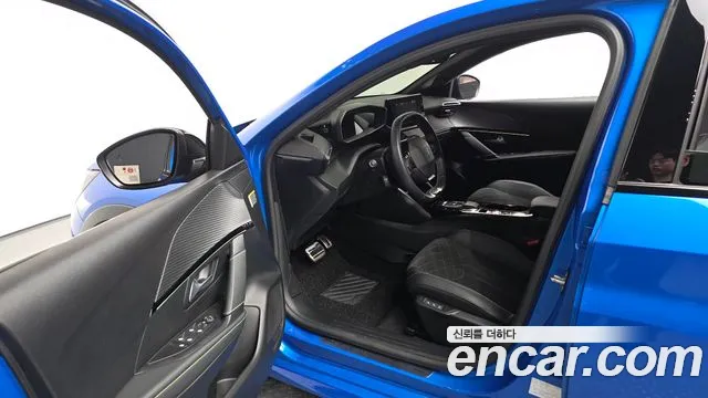 Peugeot 208 2023 — фото 13