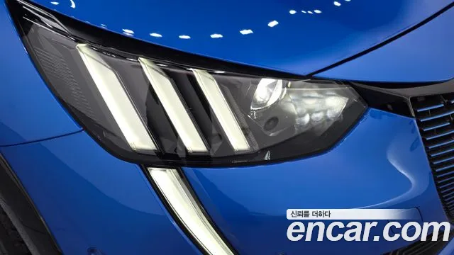 Peugeot 208 2023 — фото 8