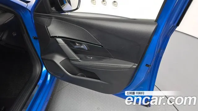 Peugeot 208 2023 — фото 14