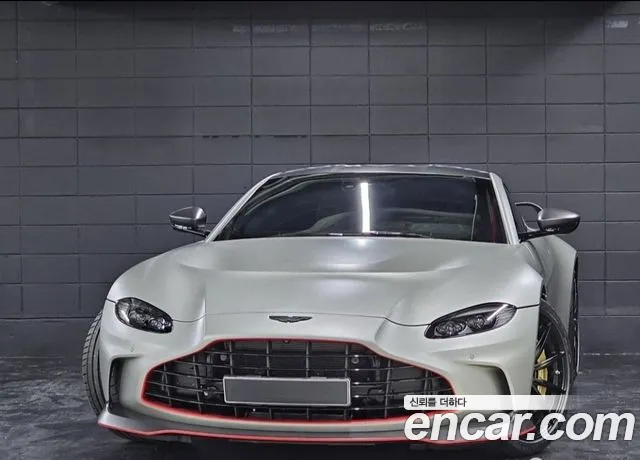 Astonmartin Vantage 2023 — фото 1