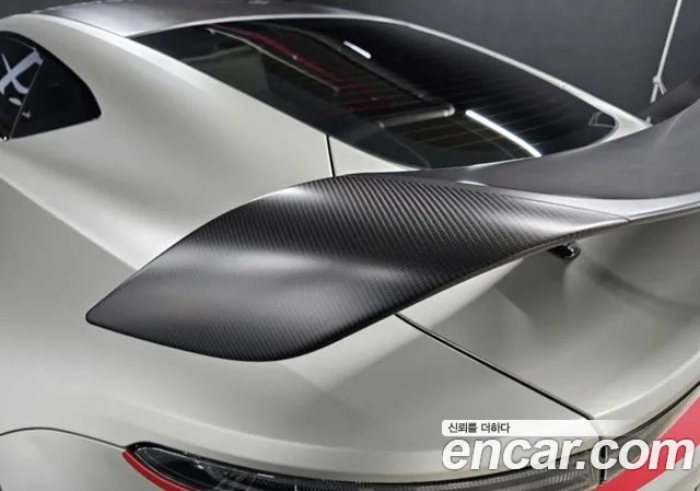 Astonmartin Vantage 2023 — фото 15