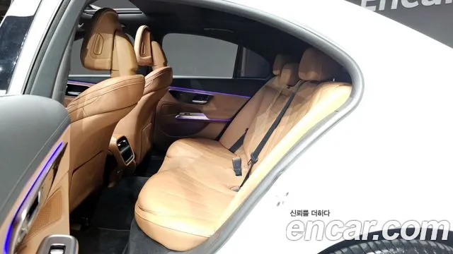 Mercedes-Benz E-Class 2024 — фото 16