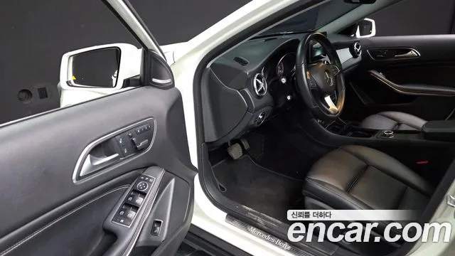 Mercedes-Benz GLA-Class 2017 — фото 10