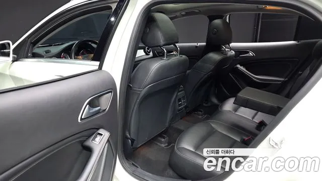 Mercedes-Benz GLA-Class 2017 — фото 11