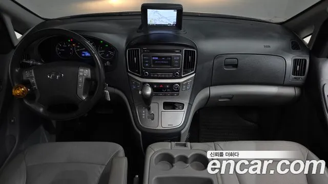 Hyundai Starex 2019 — фото 10
