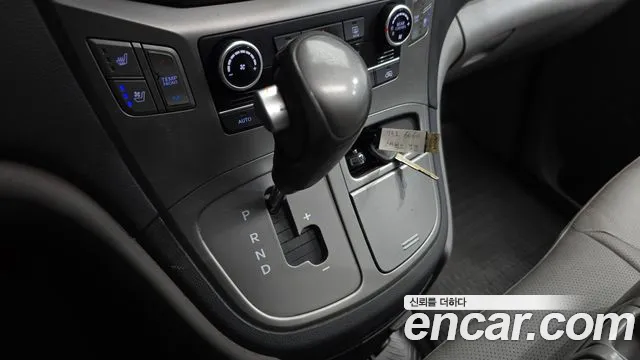 Hyundai Starex 2019 — фото 12
