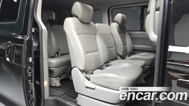 Hyundai Starex 2019 — фото 18