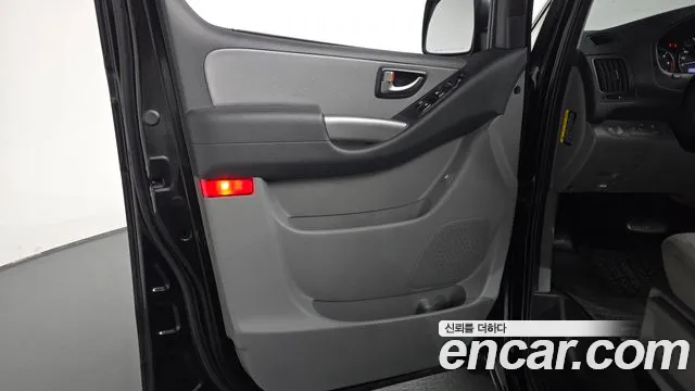 Hyundai Starex 2019 — фото 14