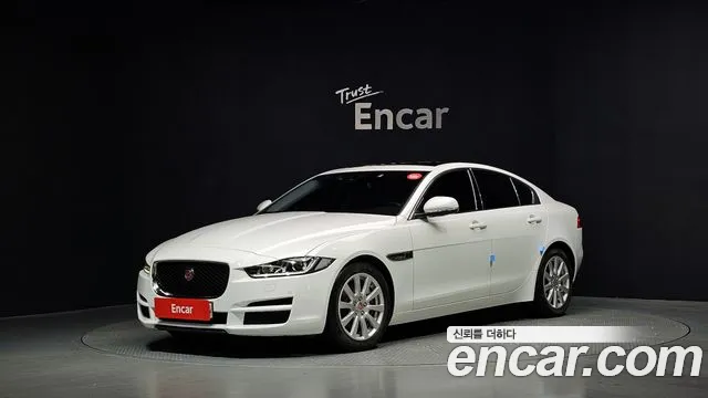 Jaguar XE 2018 — фото 1