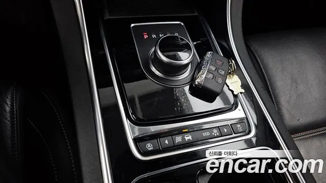 Jaguar XE 2018 — фото 12