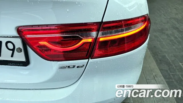 Jaguar XE 2018 — фото 9
