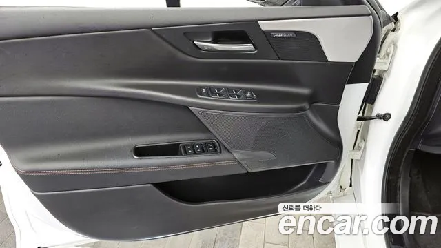 Jaguar XE 2018 — фото 14