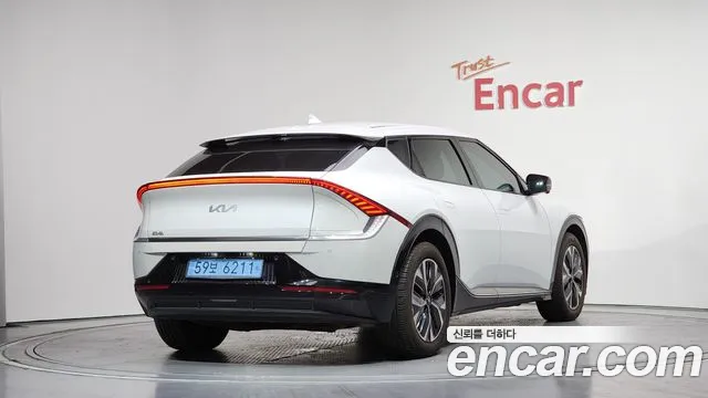 Kia EV6 2022 — фото 2