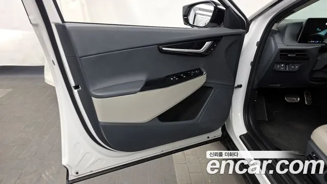 Kia EV6 2022 — фото 14