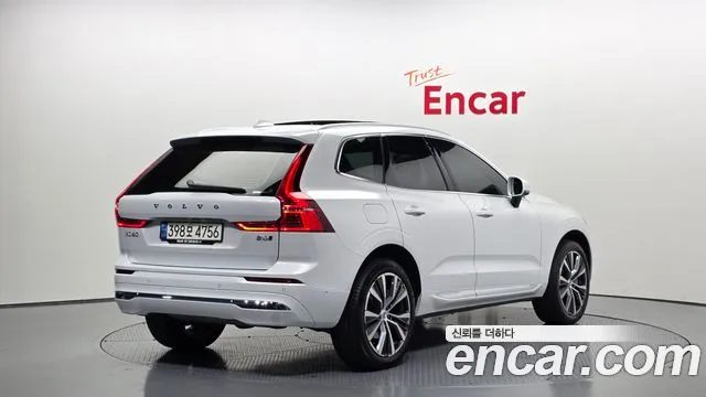 Volvo XC60 2022 — фото 2