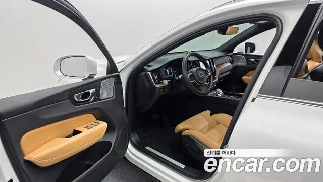 Volvo XC60 2022 — фото 10