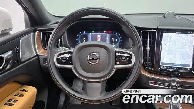 Volvo XC60 2022 — фото 13